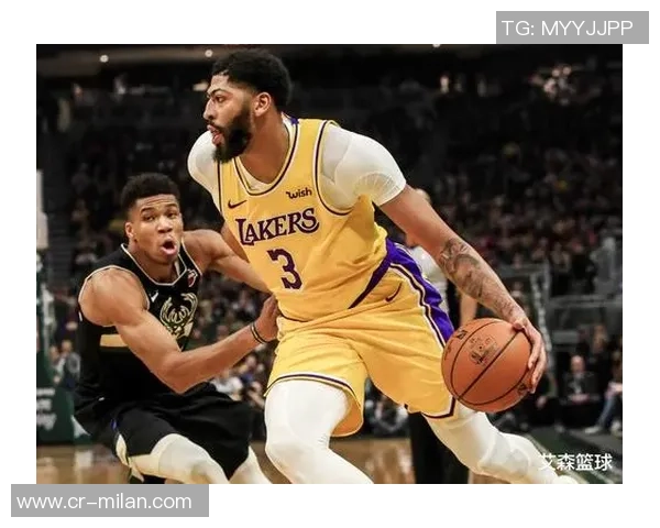 浓眉赛前训练状态良好左臂吊带固定手缠绷带展现积极心态