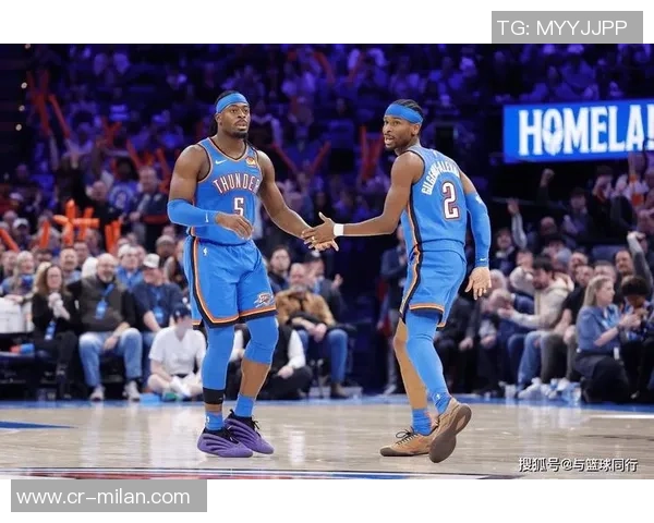 杰伦约翰逊本季表现惊艳40105成联盟前锋佼佼者与字母哥并肩而立 杰伦约翰逊本季表现惊艳40105成联盟前锋佼佼者与字母哥并肩而立